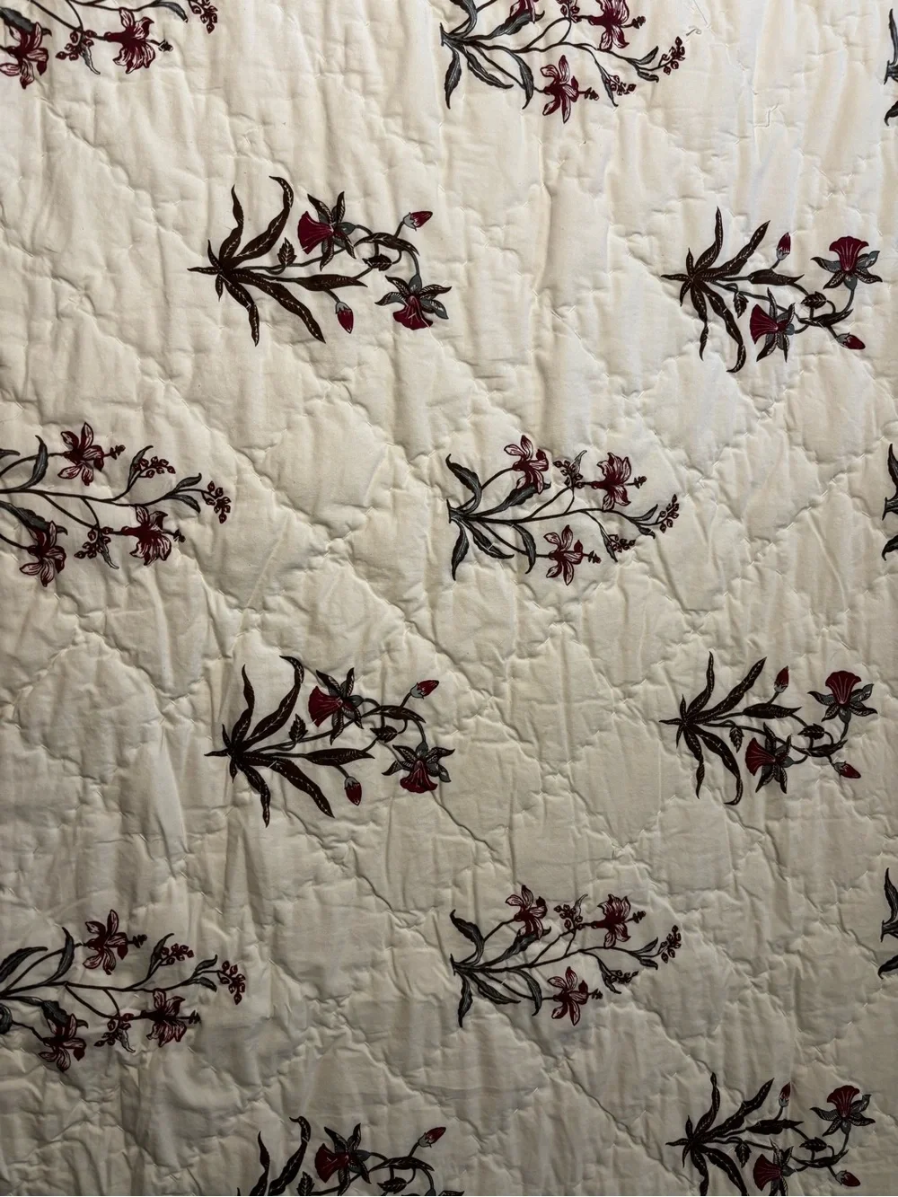 Gwendolyn Floral Quilt - Cream with Burgundy Floral